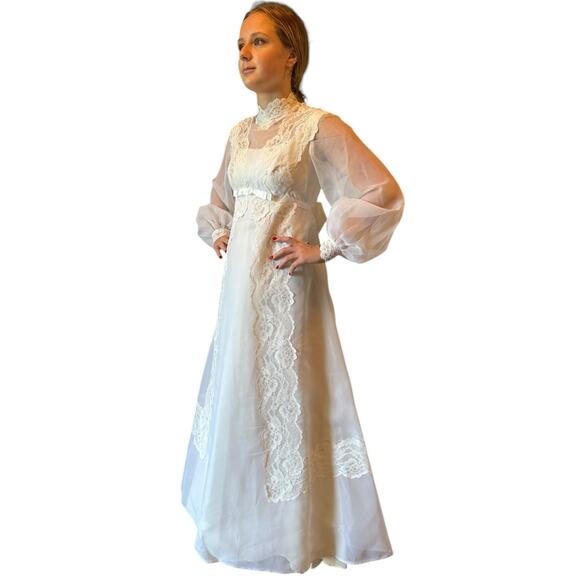 Vintage 1970s Sheer Lace High Neck Bridal Wedding Gown with Bow Detail 
 XS - Picture 5 of 17